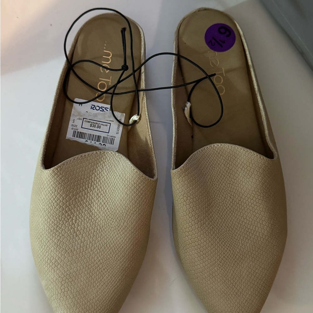 Women’s Me Too Slip On Flats (Wide Width)